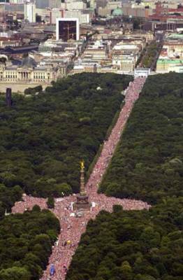 blick-auf-die-paradestrecke_love-parade.jpg